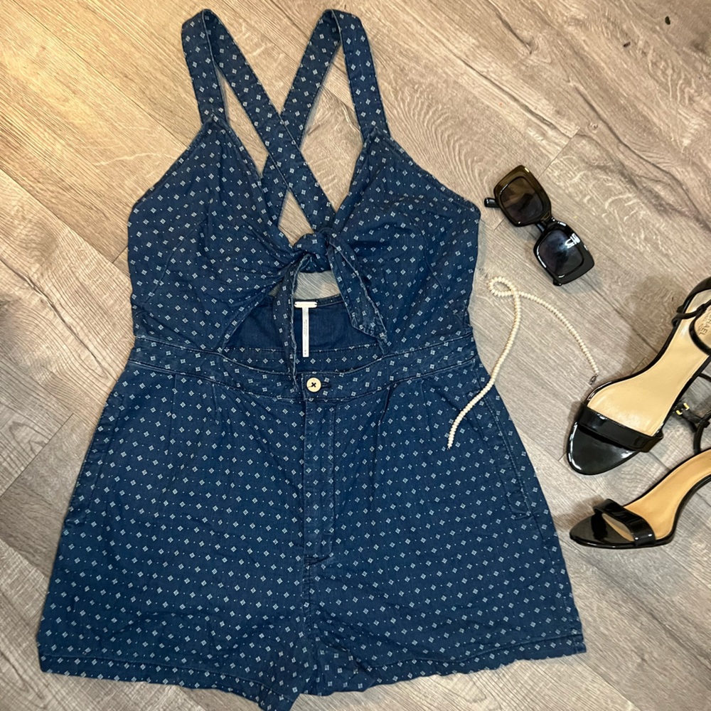 Free People Romper with pockets 💙